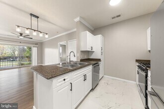 Building Photo - 12901 Centre Park Cir