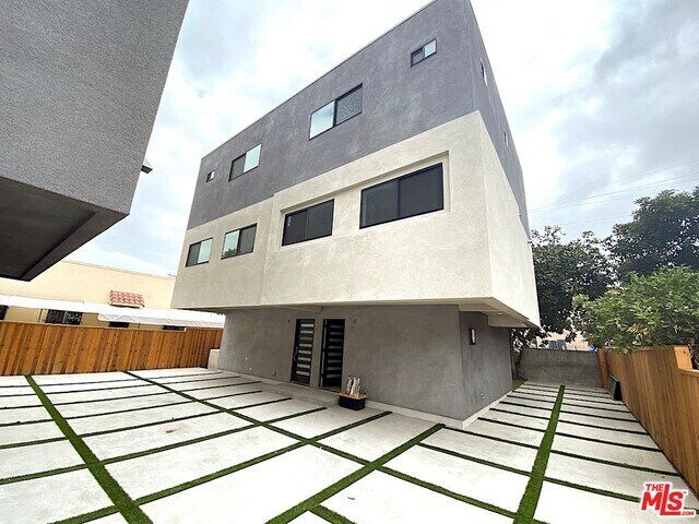 Foto principal - 2516 S Palm Grove Ave