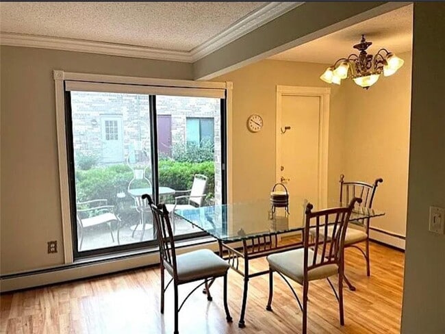 Building Photo - 4560 Cedar Lk Rd S