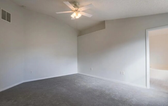 Foto del edificio - 200 Tree Branch Ln