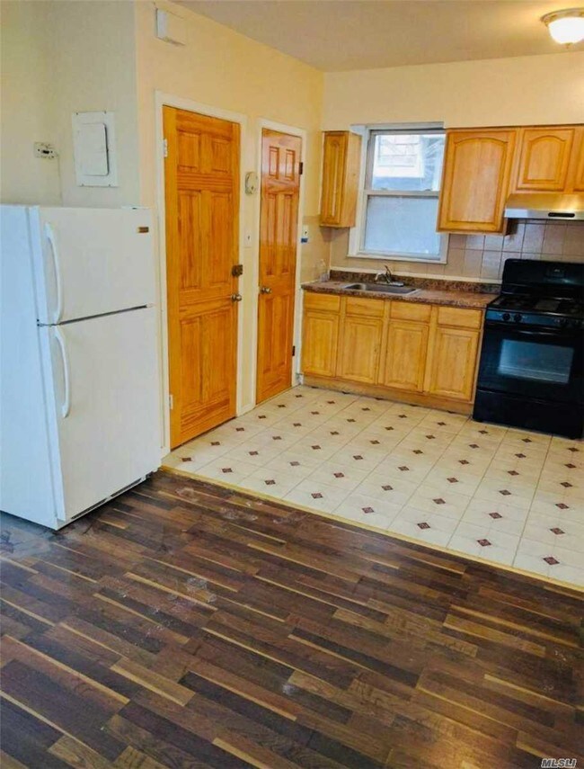 Foto del edificio - 46-36 162nd St