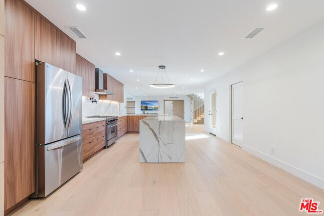 Building Photo - 5110 Garden Grove Ave