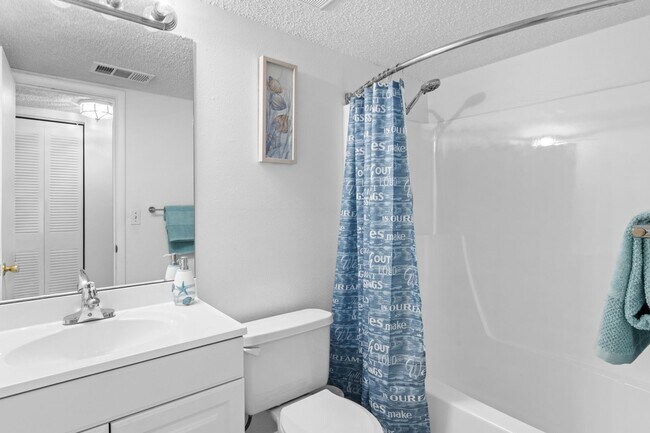Foto del edificio - 308 Miracle Strip Pkwy SW
