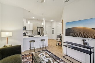 Building Photo - Matador