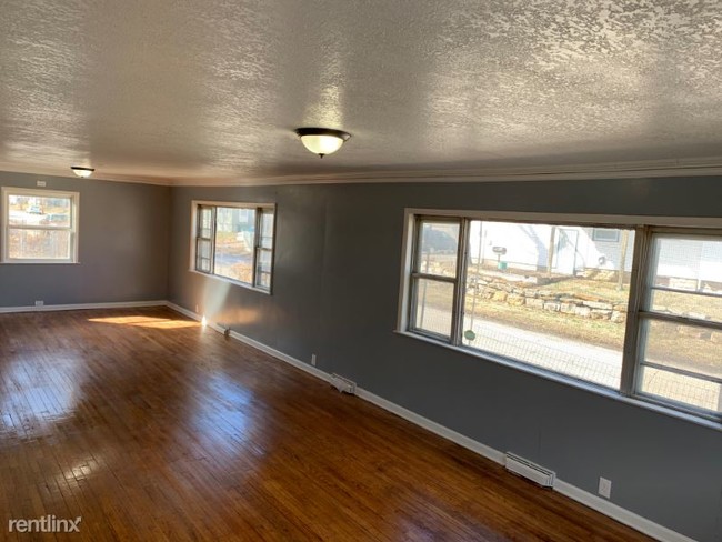 Building Photo - 4 br, 1 bath House - 3300 Spruce Ave