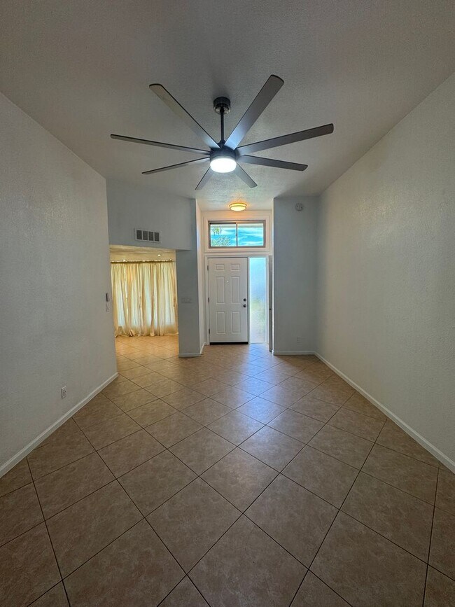 Foto del edificio - 2-Bedroom Condo in Prime Mesa Location!