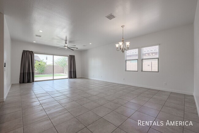Foto del edificio - 7181 W Tombstone Trail