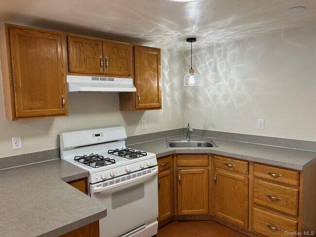 Foto del edificio - 55 Pancake Hollow Rd