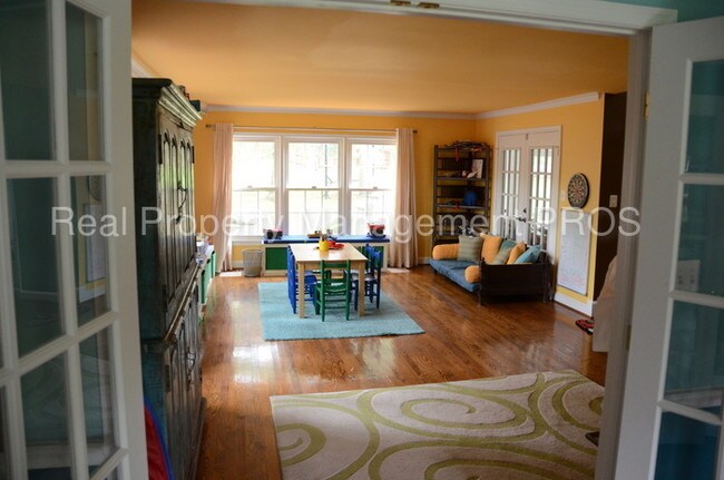 Building Photo - 8200 Spring Hill Ln