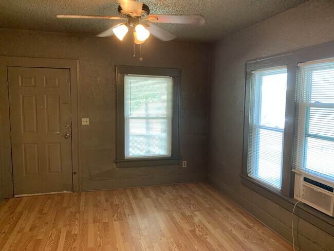 Entrance in Livingroom - 1410 E 10th St