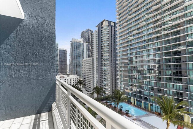 Foto del edificio - 60 SW 13th St
