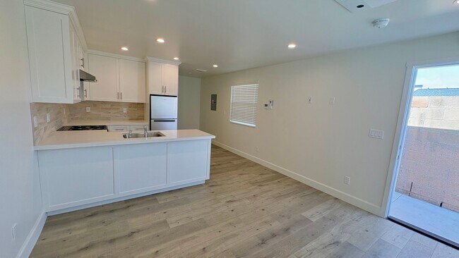 Foto del edificio - 4744-46 W. 160TH ST.