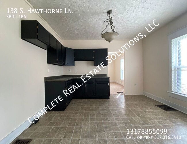 Building Photo - Now Showing this 3 bedroom, 1 bath duplex ...