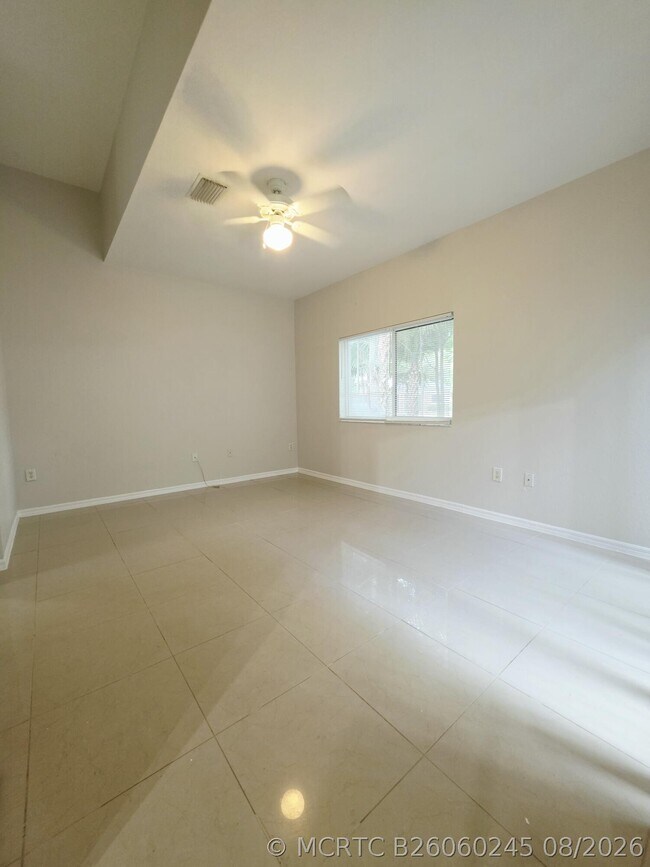 Foto del edificio - 260 Crestwood Cir