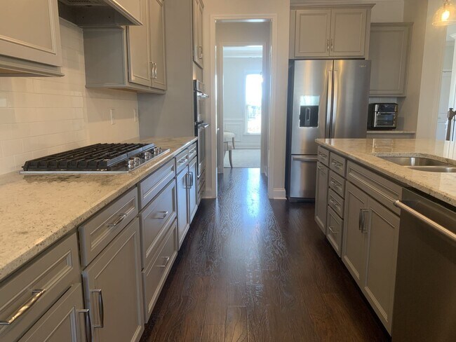 Building Photo - Like-New 5 Bedroom Rental Home in Mount Ju...