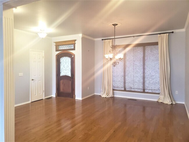 Foto del edificio - 8000 Pleasant Oaks Dr