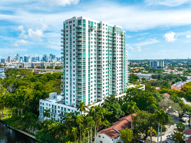 Foto del edificio - Terrazas River Park Village Apartments