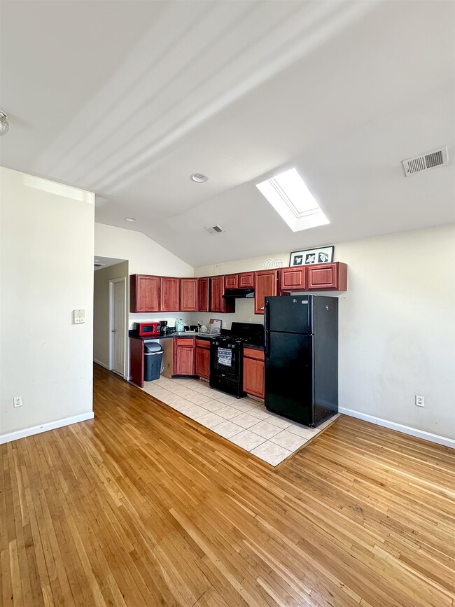 Building Photo - 117 Carteret Ave