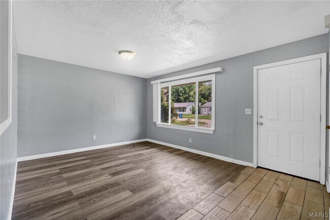 Building Photo - 9713 Dennis Dr