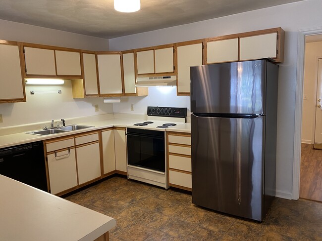 Kitchen - 806 Patrick Henry Dr