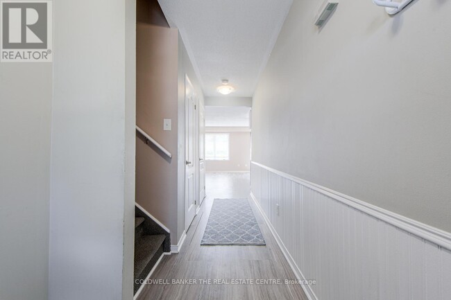 Building Photo - 34 Parkside Crescent