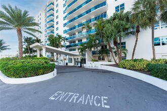 Building Photo - 7501 E Treasure Dr