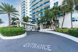 Building Photo - 7501 E Treasure Dr