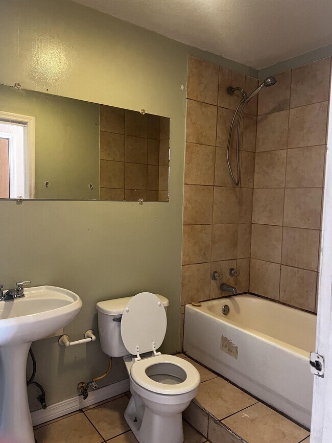 Building Photo - 2207 20th Ave