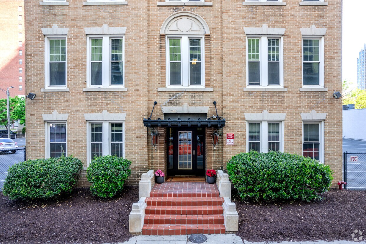 Elevate at Tryon Unique Uptown Living Apartments in Charlotte, NC