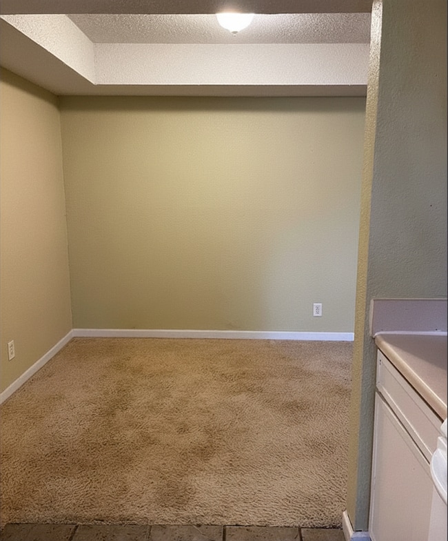 Building Photo - Spacious 2 Bed / 2 Bath Unit in Tulsa