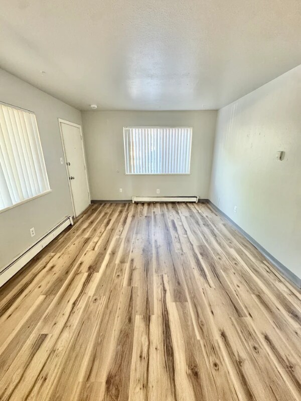 Foto del edificio - 319-321 E Brookside St