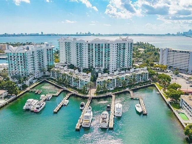 Building Photo - 7910 Harbor Island Dr