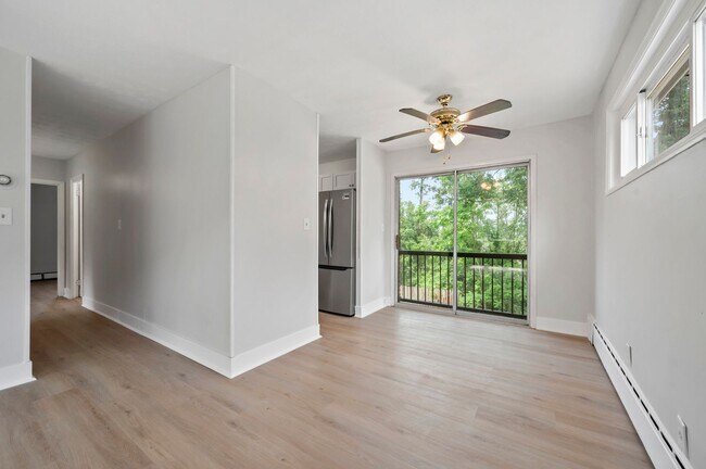 Foto del edificio - Gorgeous 3 bedroom home in Penn Hills avai...
