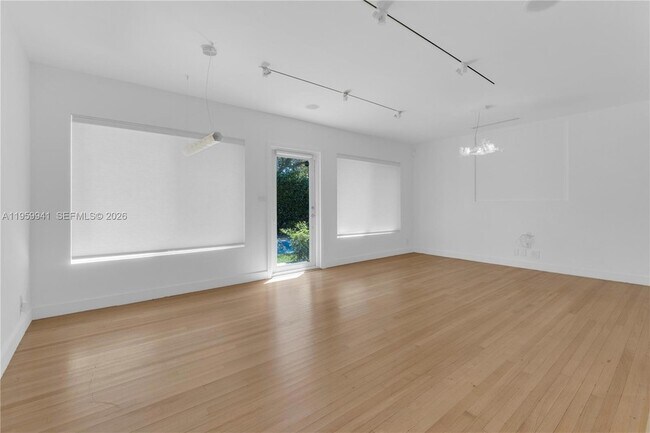 Building Photo - 1296 NE 99th St