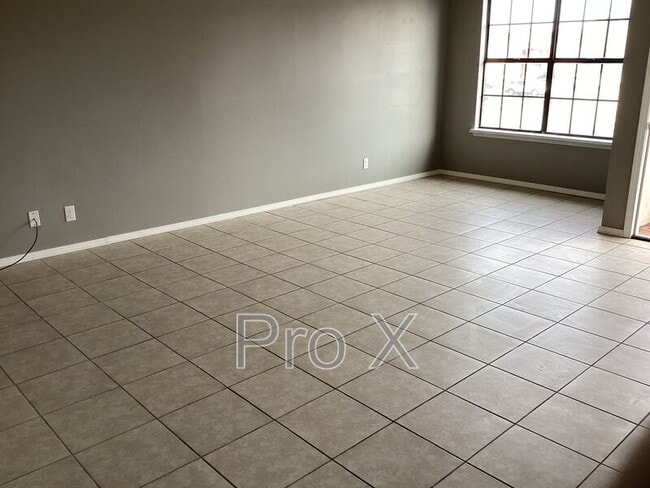 Building Photo - 1021 S St Louis Ave