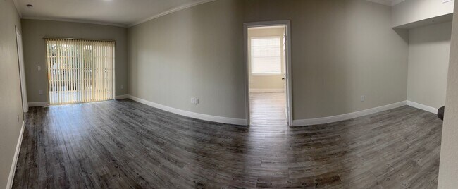 Building Photo - Up to 2 Months Free! Spacious 2/2 Corner Lake View Unit in Coral Springs!