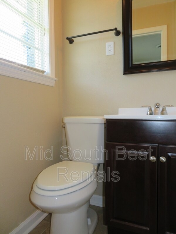 Building Photo - 2328 St Elmo Ave