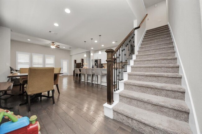Building Photo - 8919 RoseWood Grove Ln