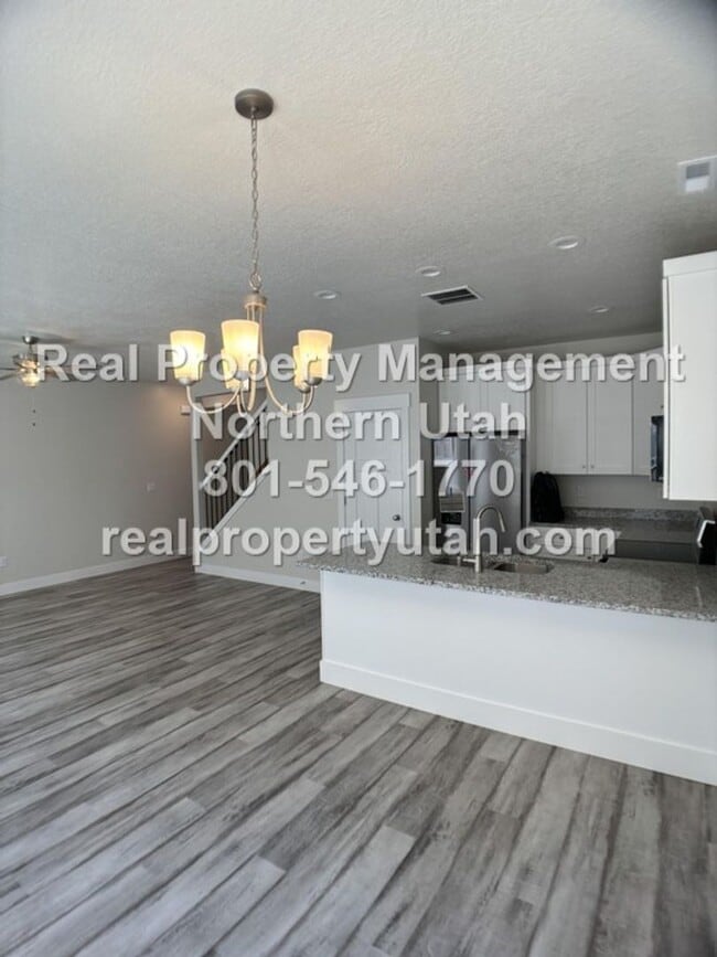 Building Photo - Newly Built 3 Bedroom 2.5 Bath Morgan Town...
