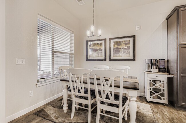 Foto del edificio - 808 Schlagel St