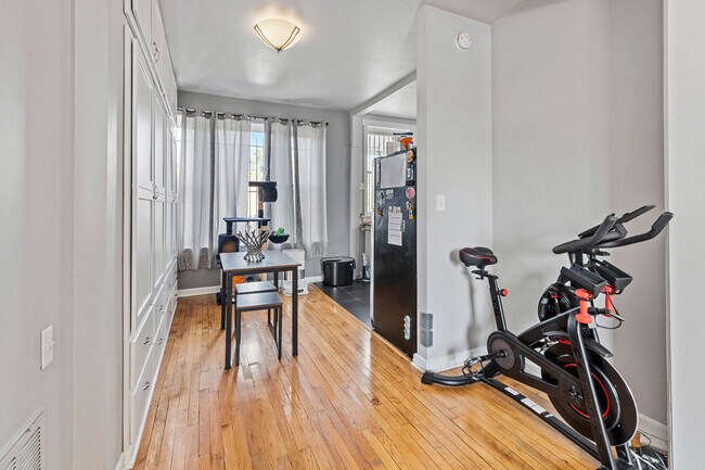 Foto del edificio - 2630 W Division St