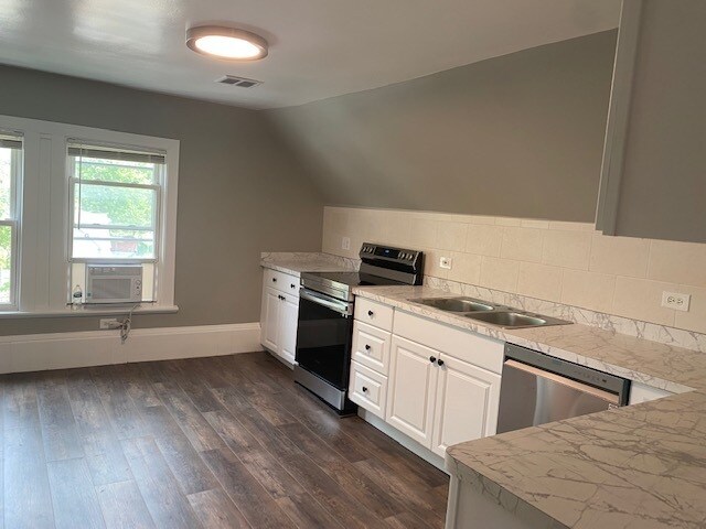 Building Photo - 5521 N Forest Glen Ave