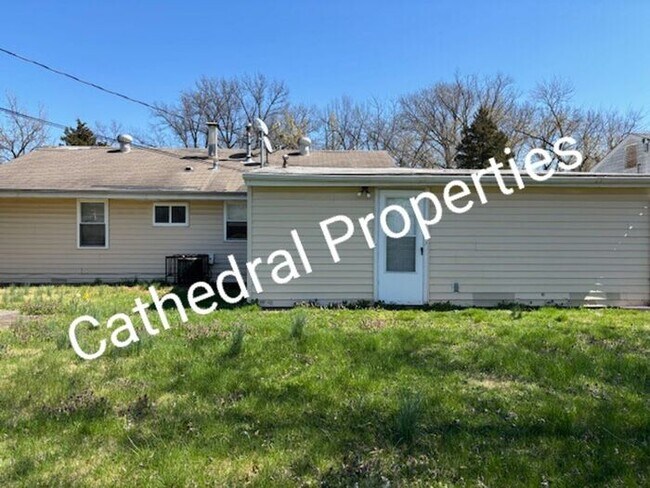 Building Photo - Charming Single Family House