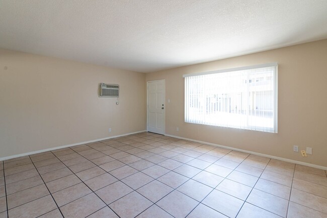 Foto del interior - MAGNOLIA WEST APARTMENTS- RIVERSIDE, CA