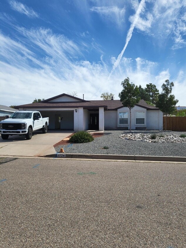 Primary Photo - 1724 Powder River Dr NE