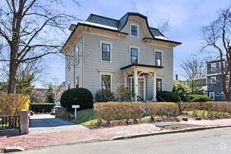 Building Photo - 4 Maple Ave