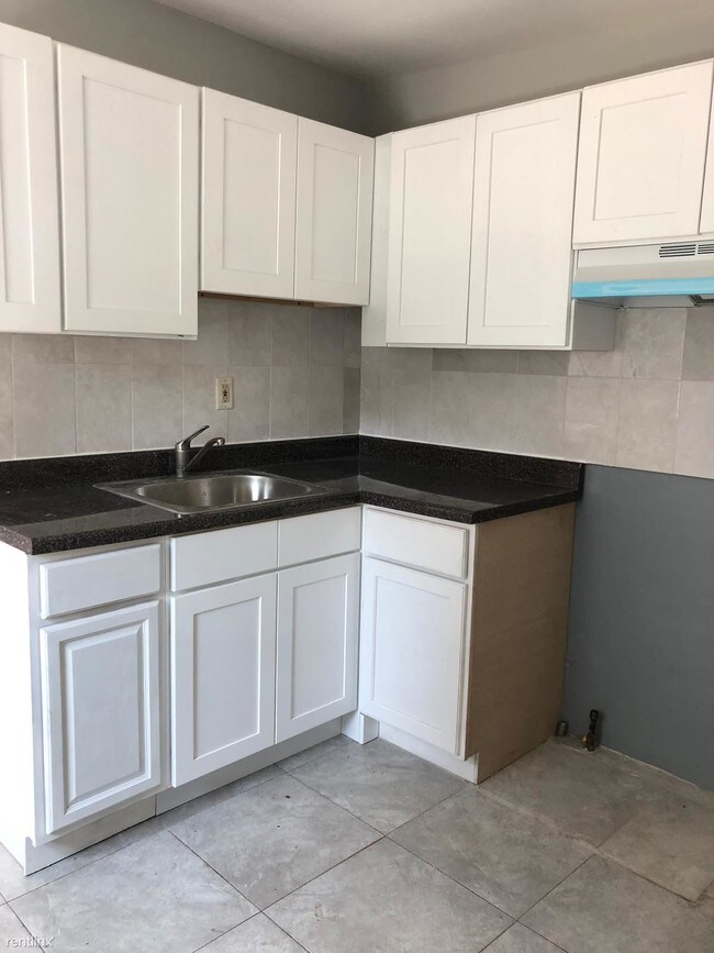 Building Photo - 3 br, 1 bath  - 651 Dixwell Ave Apt 1