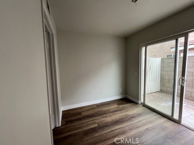 Foto del edificio - 1004 S Riverside Ave