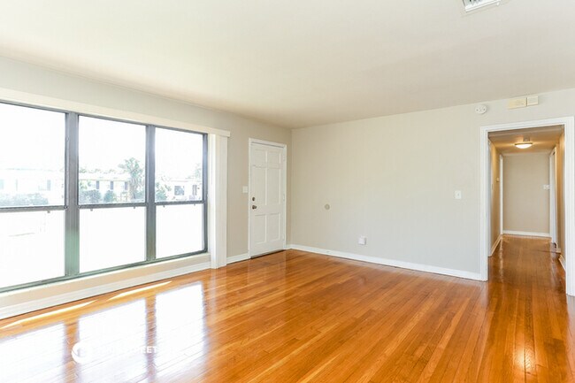 Foto del edificio - 2423 Gayland Rd