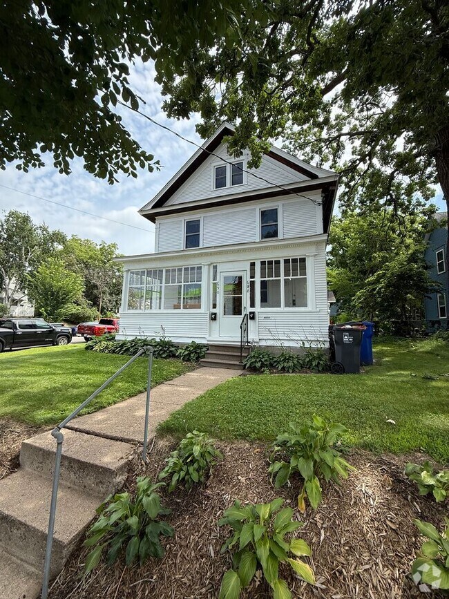 Building Photo - 688-690 Fairview Ave N